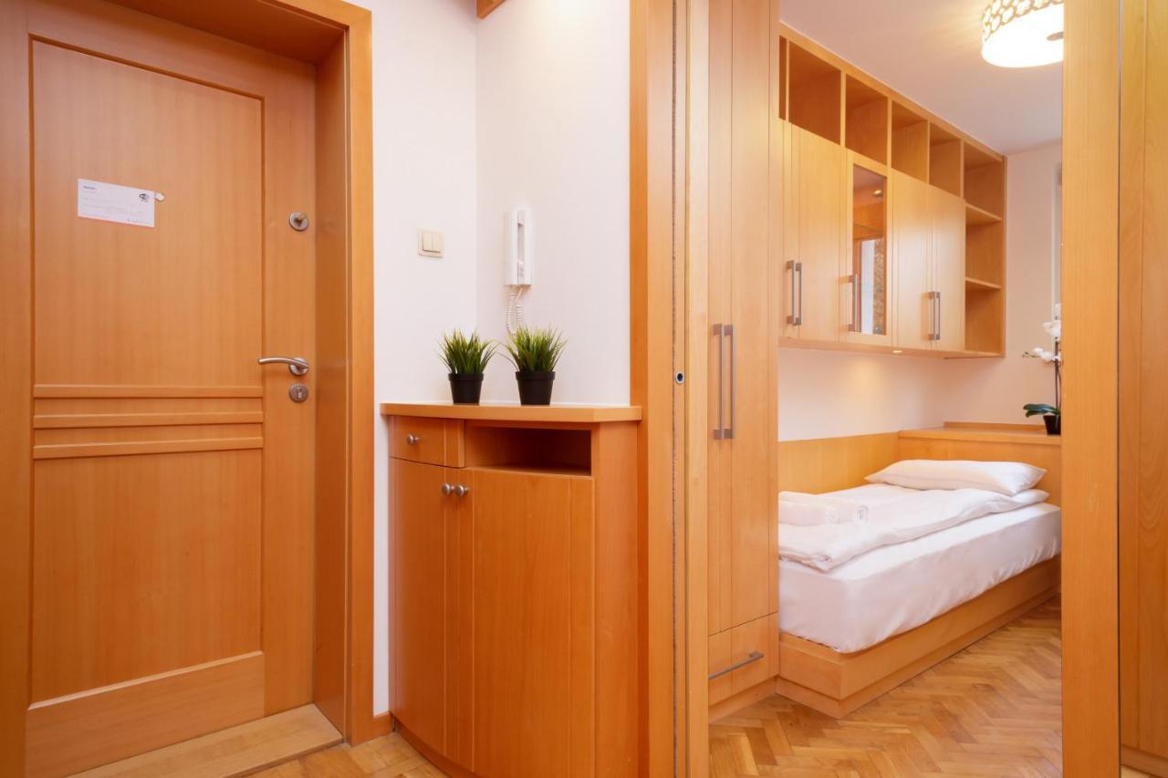 Two-Bedroom Family Apartment Esperanto Next To Klif By Noclegi Renters Warschau Exterior foto