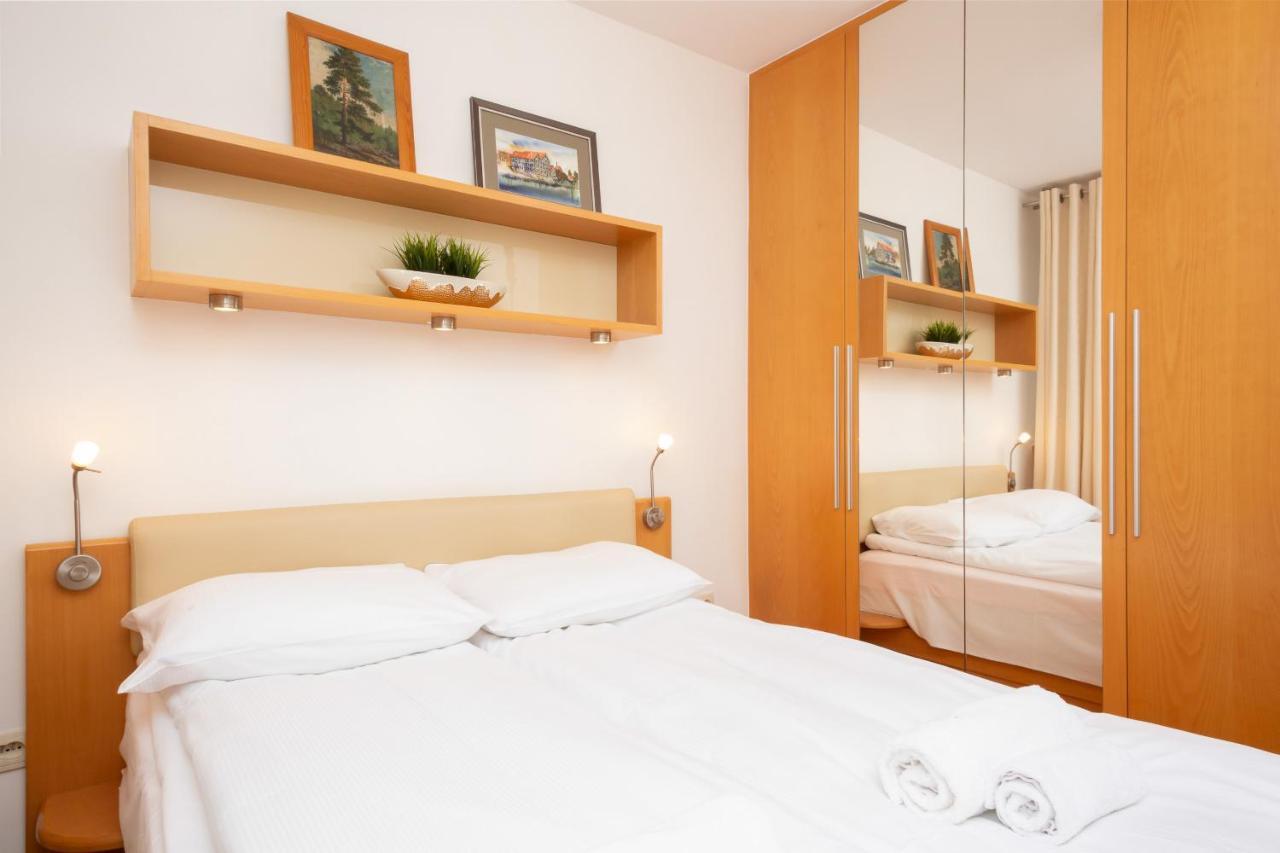 Two-Bedroom Family Apartment Esperanto Next To Klif By Noclegi Renters Warschau Exterior foto