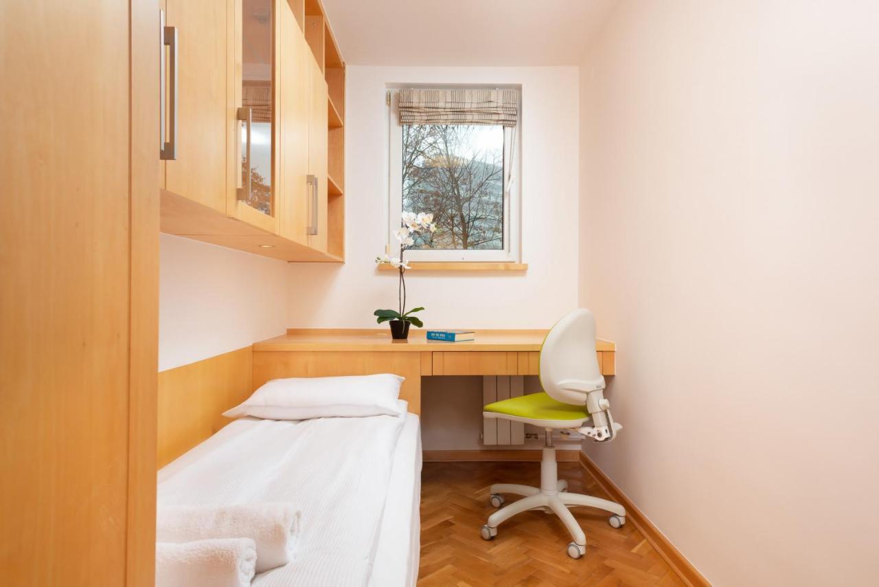 Two-Bedroom Family Apartment Esperanto Next To Klif By Noclegi Renters Warschau Exterior foto