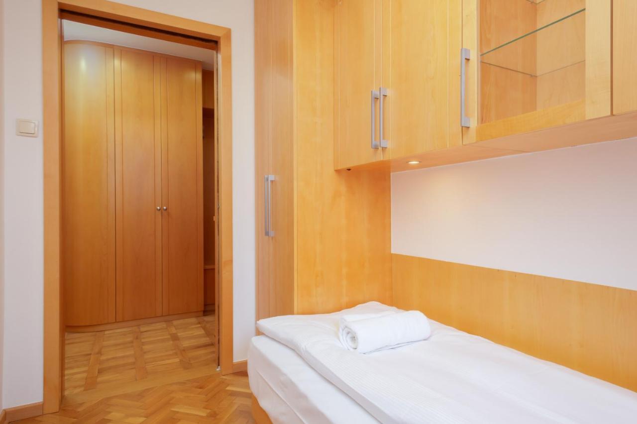 Two-Bedroom Family Apartment Esperanto Next To Klif By Noclegi Renters Warschau Exterior foto